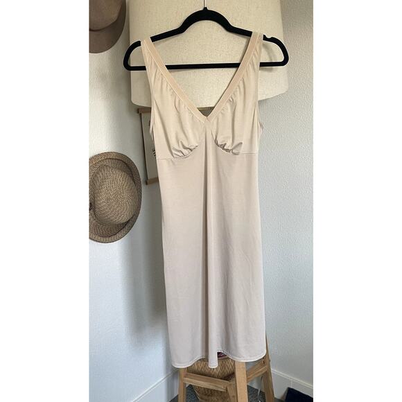 Vanity Fair Beige Slip Dress - Size 38 - Perfect Condition! - Picture 1 of 3